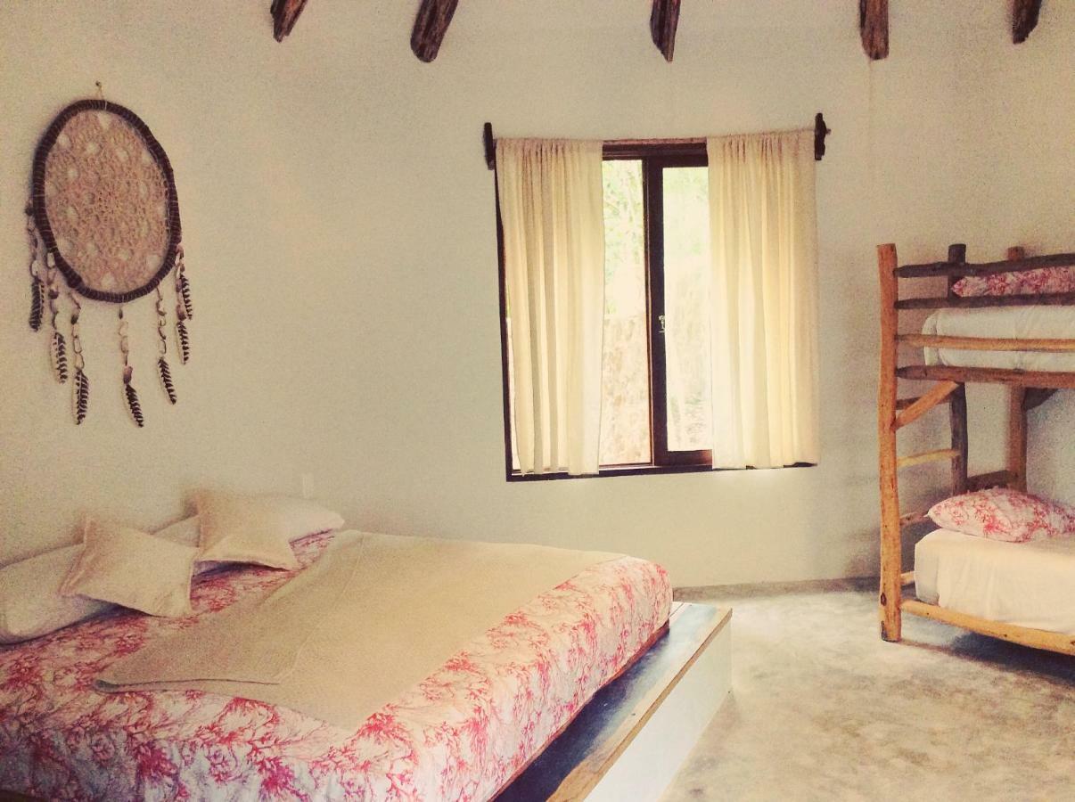 トゥルム Escarabajo Rojo Bed & Breakfast エクステリア 写真